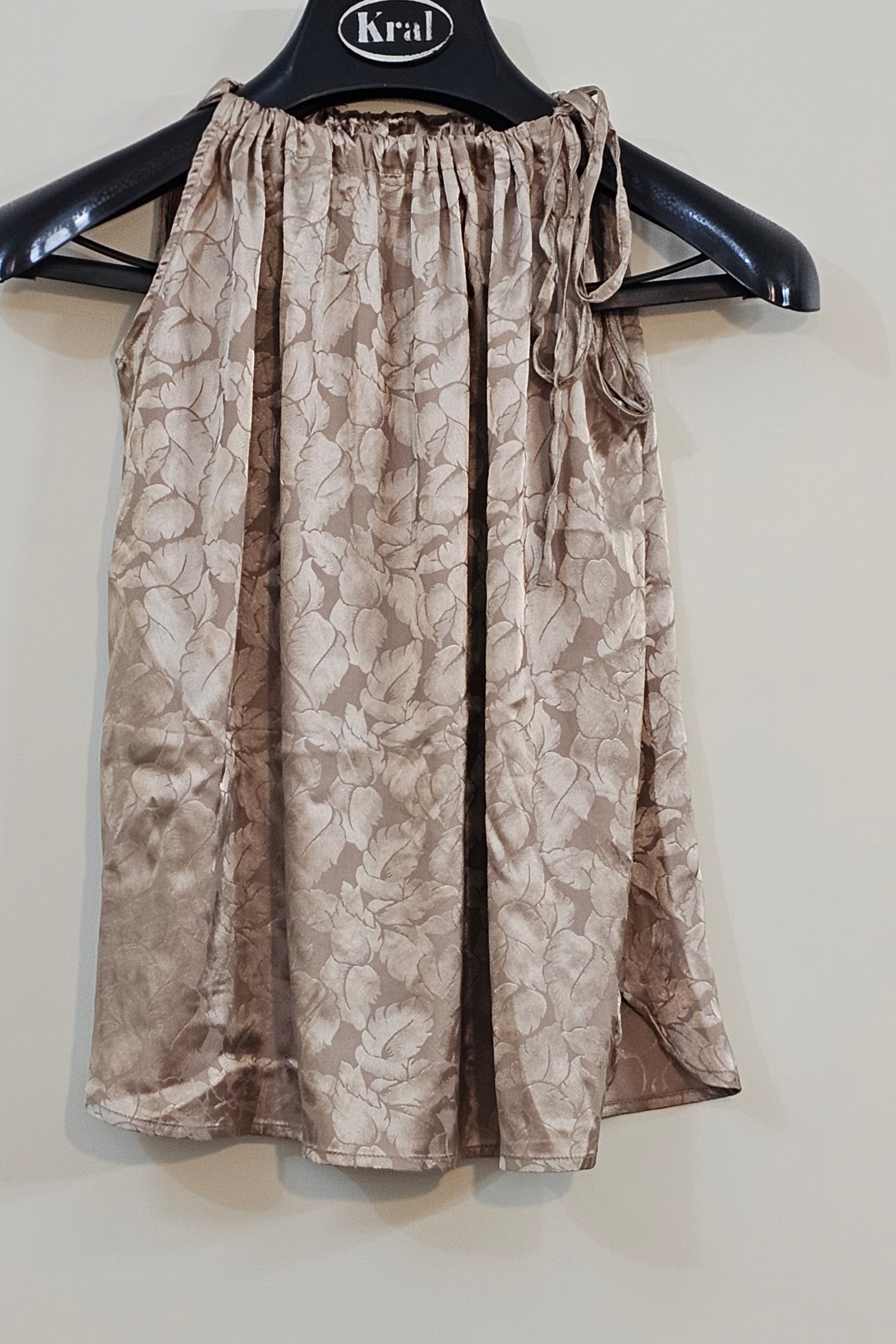 تاپ زنانه مجلسی ساتن طرحدار استوک