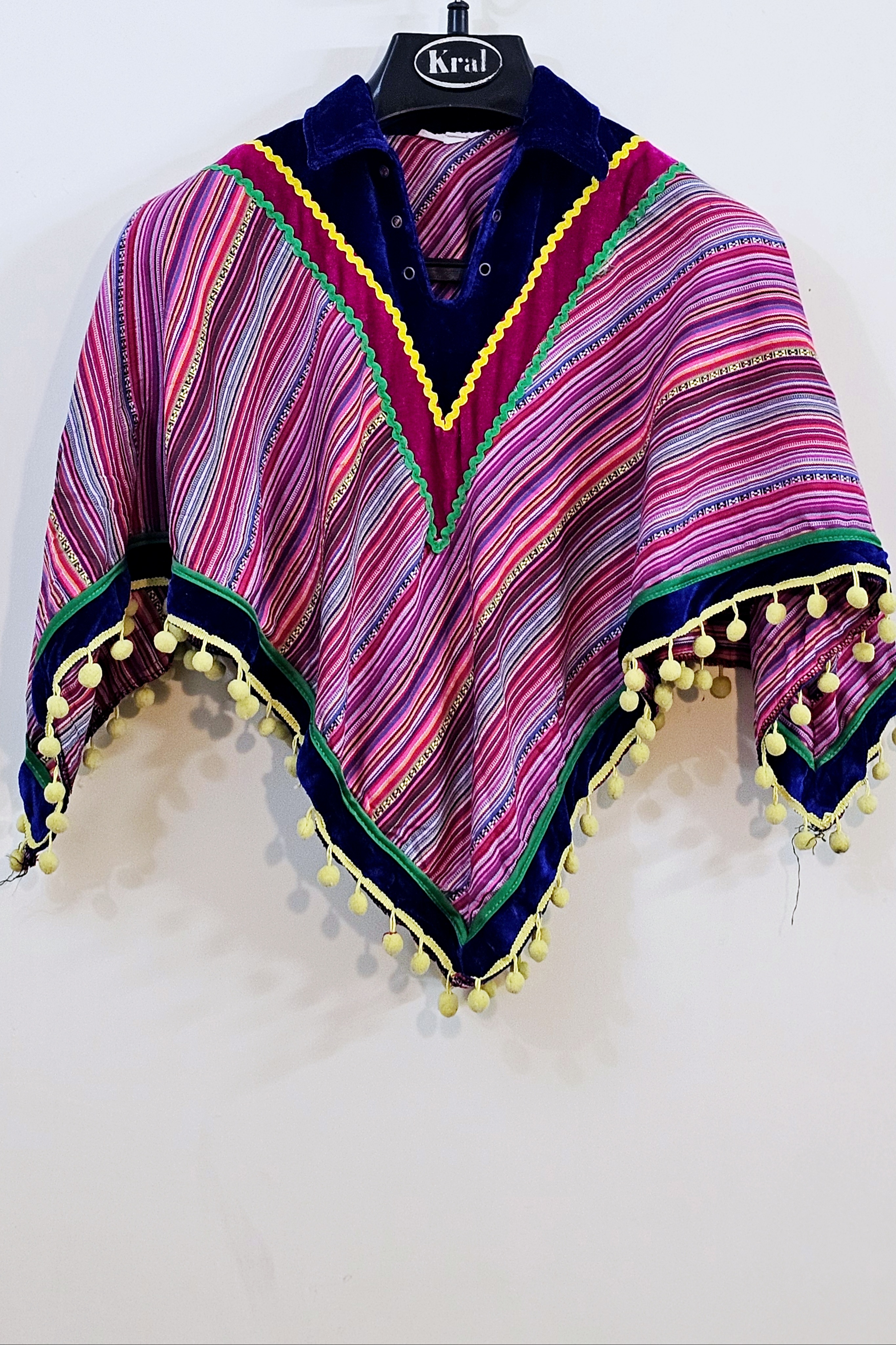 پانچو زنانه طرح سنتی استو‌ک
